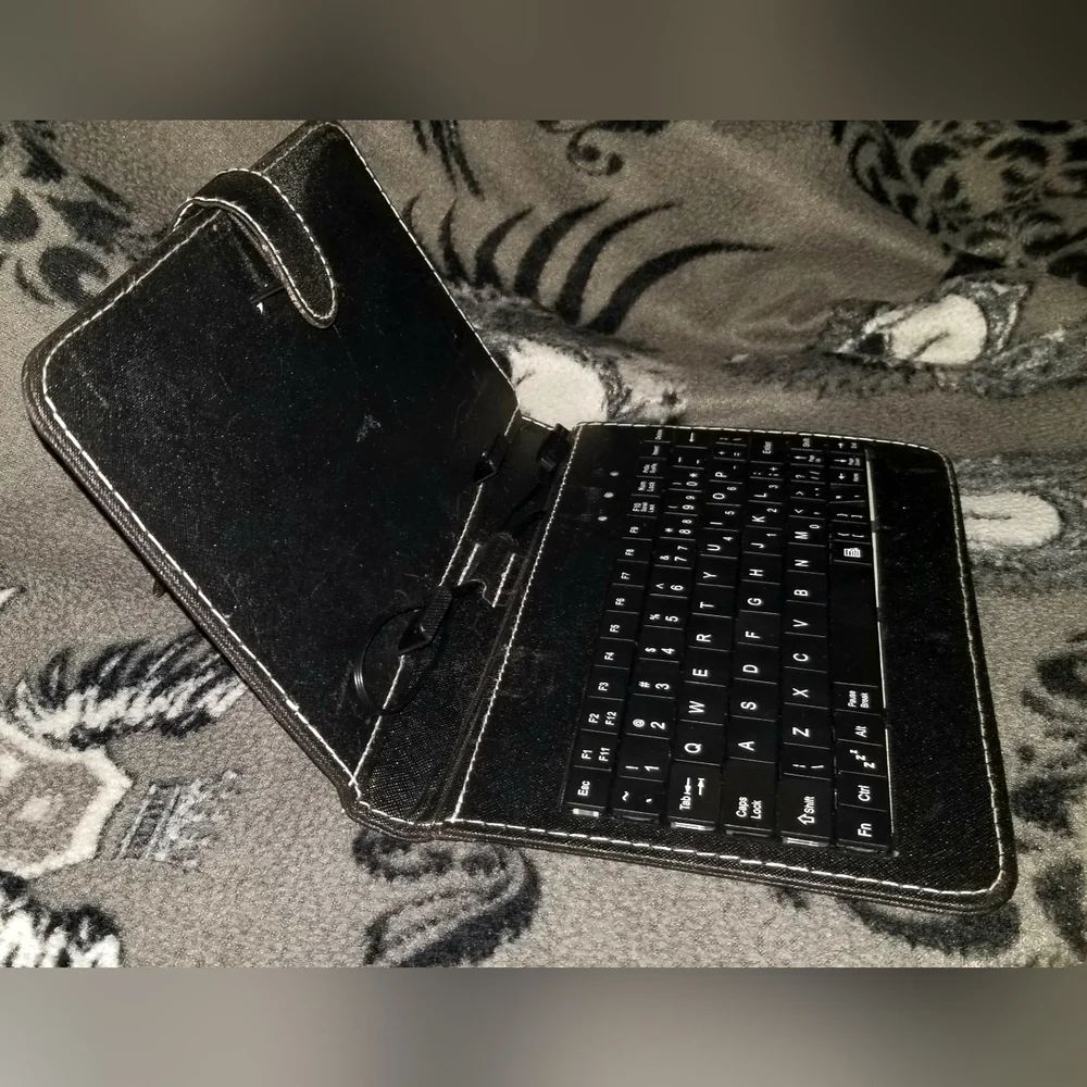 Black 7 Inch Tablet Cover W/ Keyboard & Stand